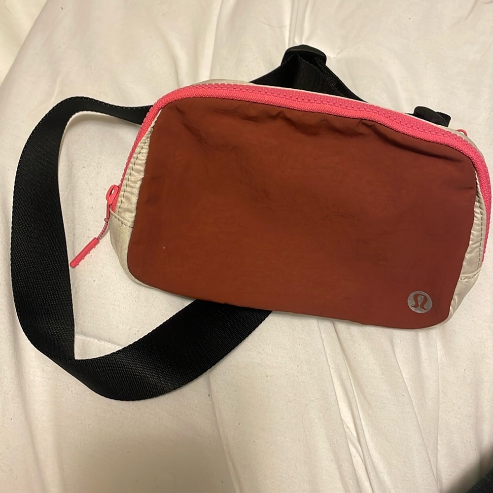 Lululemon belt bag